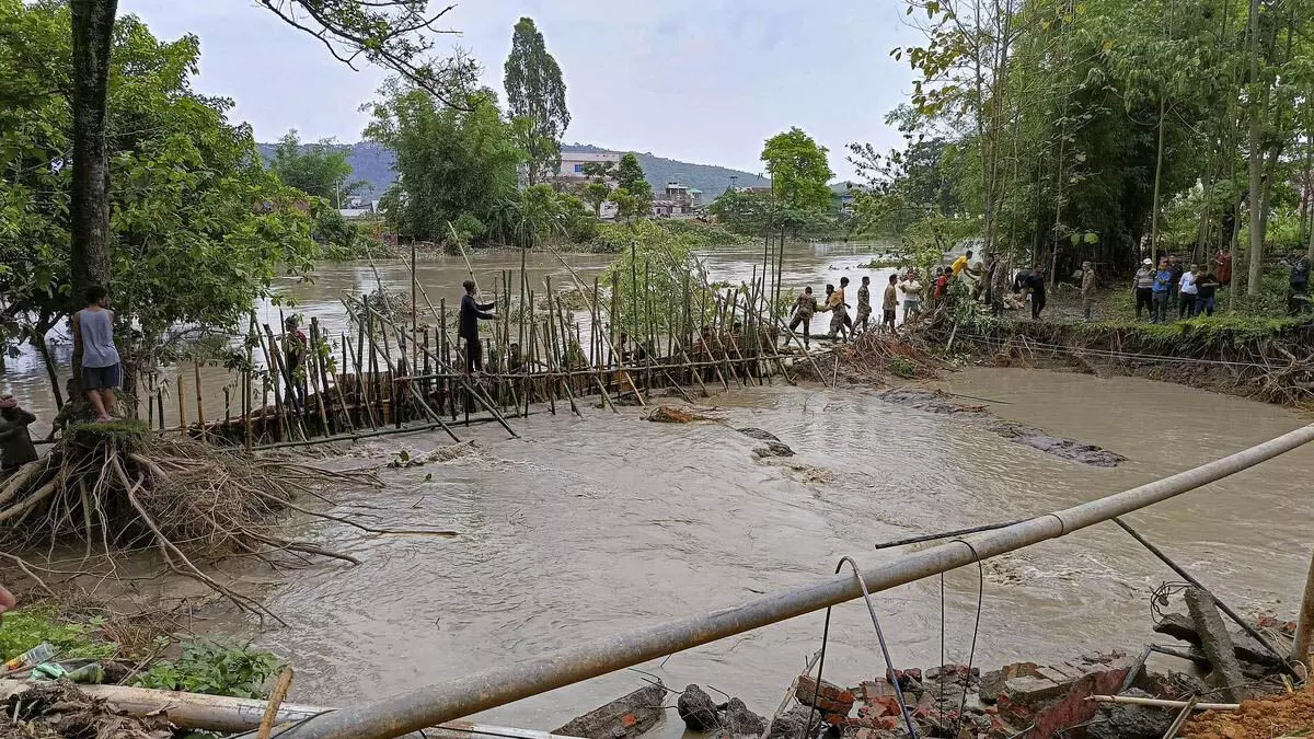 Manipur: सरकार बाढ़ प्रभावित प्रत्येक परिवार को 10000 प्रदान करेगी