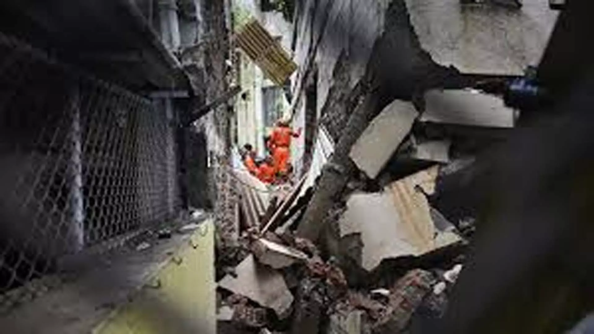 Mumbai News: एंटॉप हिल में दीवार गिरने से 2 महिलाओं की मौत