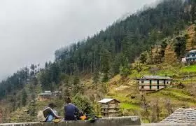 Beautiful places in Himachal Pradesh: हिमाचल प्रदेश के बंजार में घूमने लायक ये है खूबसूरत जगहें