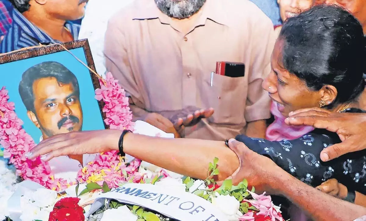 Kerala News: शवों के घर पहुंचने पर दक्षिणी केरल के जिलों में शोक की लहर