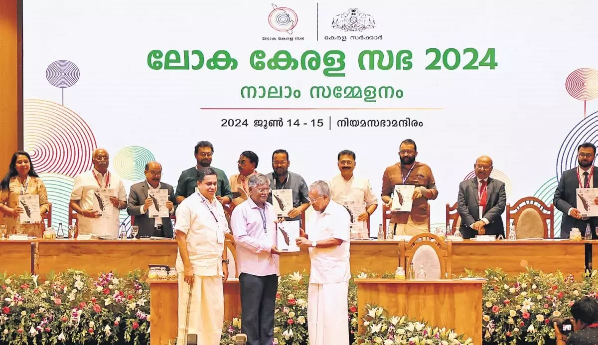 Kerala News: पिनाराई विजयन ने प्रगति के लिए प्रवासियों की विशेषज्ञता का उपयोग करने का आह्वान किया