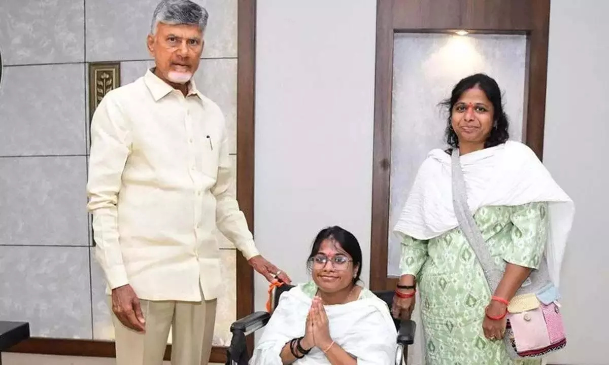 Andhra Pradesh News: मुख्यमंत्री ने वाईएसआरसीपी सरकार द्वारा ‘परेशान’ किए गए परिवार को मदद की पेशकश की