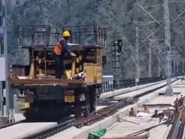 Jammu and Kashmir : दुनिया के आठवें आश्चर्य चेनाब रेल पुल पर जल्द ही शुरू होगी रेल सेवा