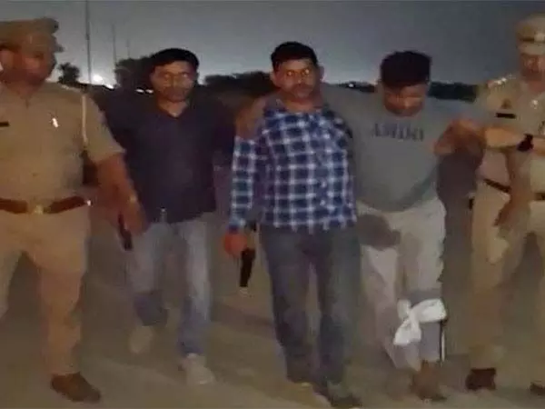 Noida :  पुलिस के साथ मुठभेड़ के बाद ठक-ठक गिरोह के दो सदस्य गिरफ्तार
