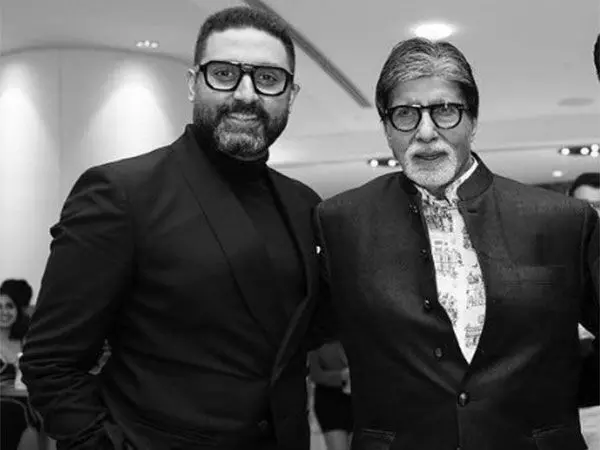 Amitabh Bachchan ने अपने बेटे Abhishek पर फिर बरसाया प्यार