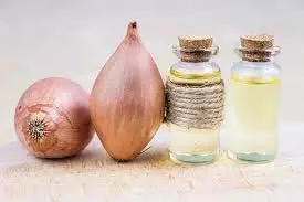 Onion For Long Hair: जानिए कैसे प्याज का तेल है बालों के लिए फायदेमंद