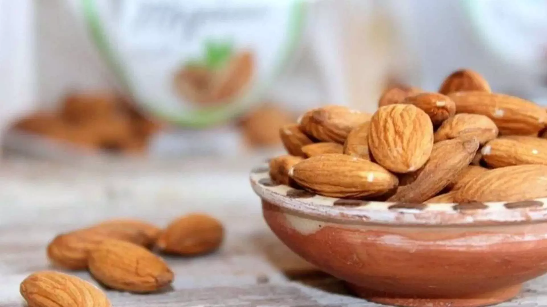 Almond: रोजाना बादाम खाने वालों के लिए जरूरी है ये जानकारी फायदे और नुकसान