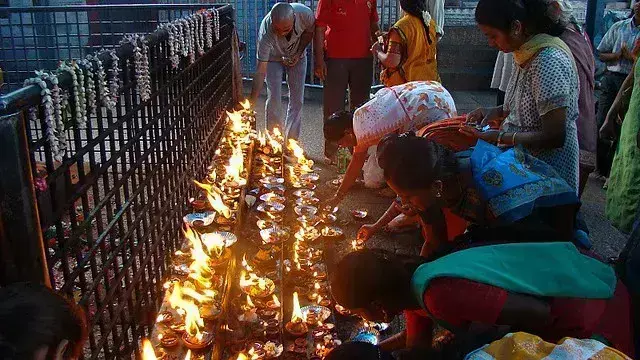 Mata Mandir : भारत के इस मंदिर में 1000 साल से लगातार जल रही हैं जोत