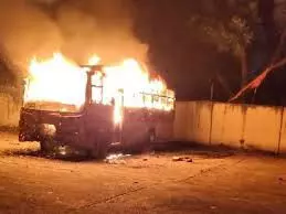 Punjab News, bus caught fire: बस स्टैंड पर खड़ी बस में लग गयी आग