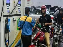 Petrol becomes cheaper before Eid:  ईद से पहले सस्ता हुआ पेट्रोल यहां होगी 10 रुपए
