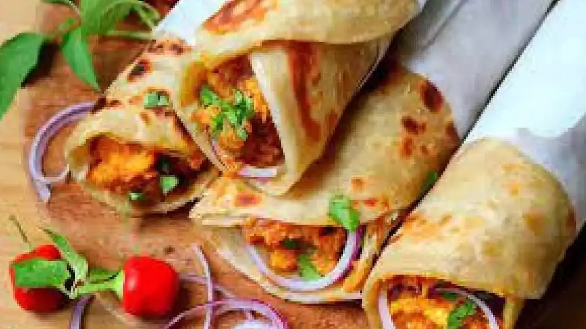 Chicken Shahi Roll: नॉनवेज स्नैक्स के शौकीन हैं तो ट्राई करें चिकन शाही रोल