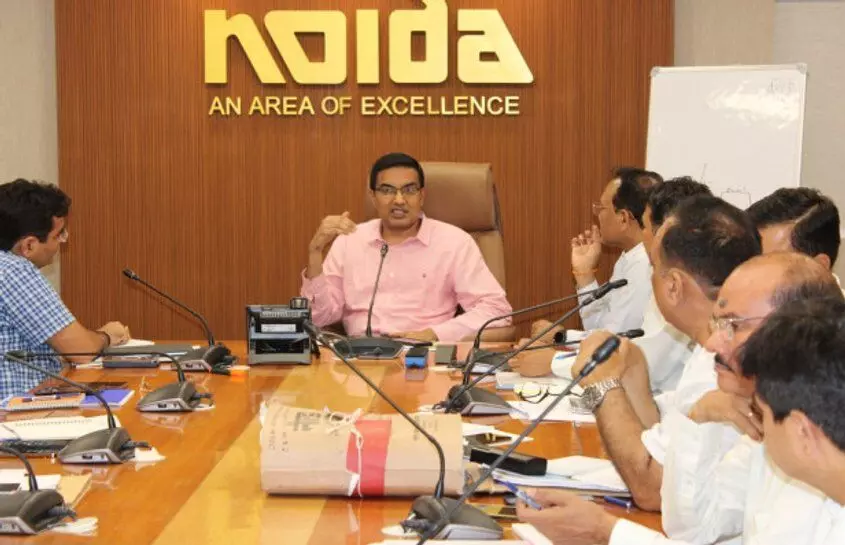 Noida Authority CEO Lokesh M के निर्देश से उड़े अफसरों से होश