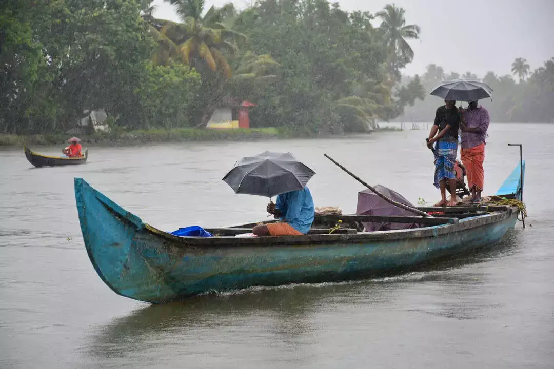 Kerala :  केरल में लगातार बारिश के कारण पर्यटन स्थल बंद, रात में यात्रा पर प्रतिबंध