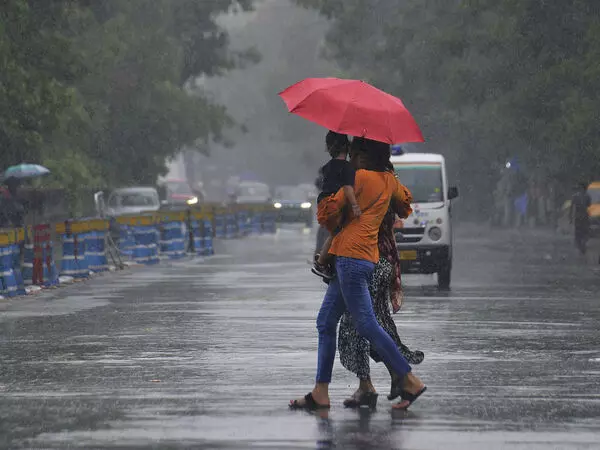 Heavy Rains: पूर्वोत्तर भारत में सोमवार और मंगलवार को भारी बारिश की संभावना, आईएमडी ने ऑरेंज अलर्ट जारी किया