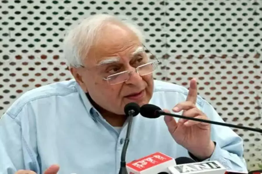 Kapil Sibal ने NEET परीक्षा मामले पर प्रधानमंत्री मोदी की ‘चुप्पी’ पर सवाल उठाए