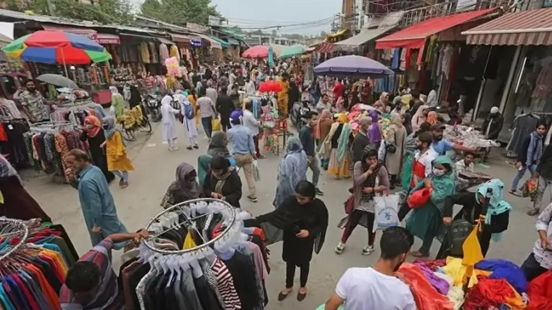 Srinagar: श्रीनगर और अन्य जगहों पर ईद से पहले बाजारों में बिक्री सुस्त रही