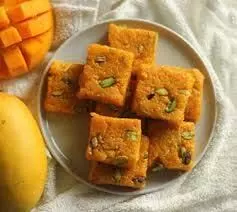 Mango Halwa Barfi: आम की ये नयी डिश अपने घर पर बनाये