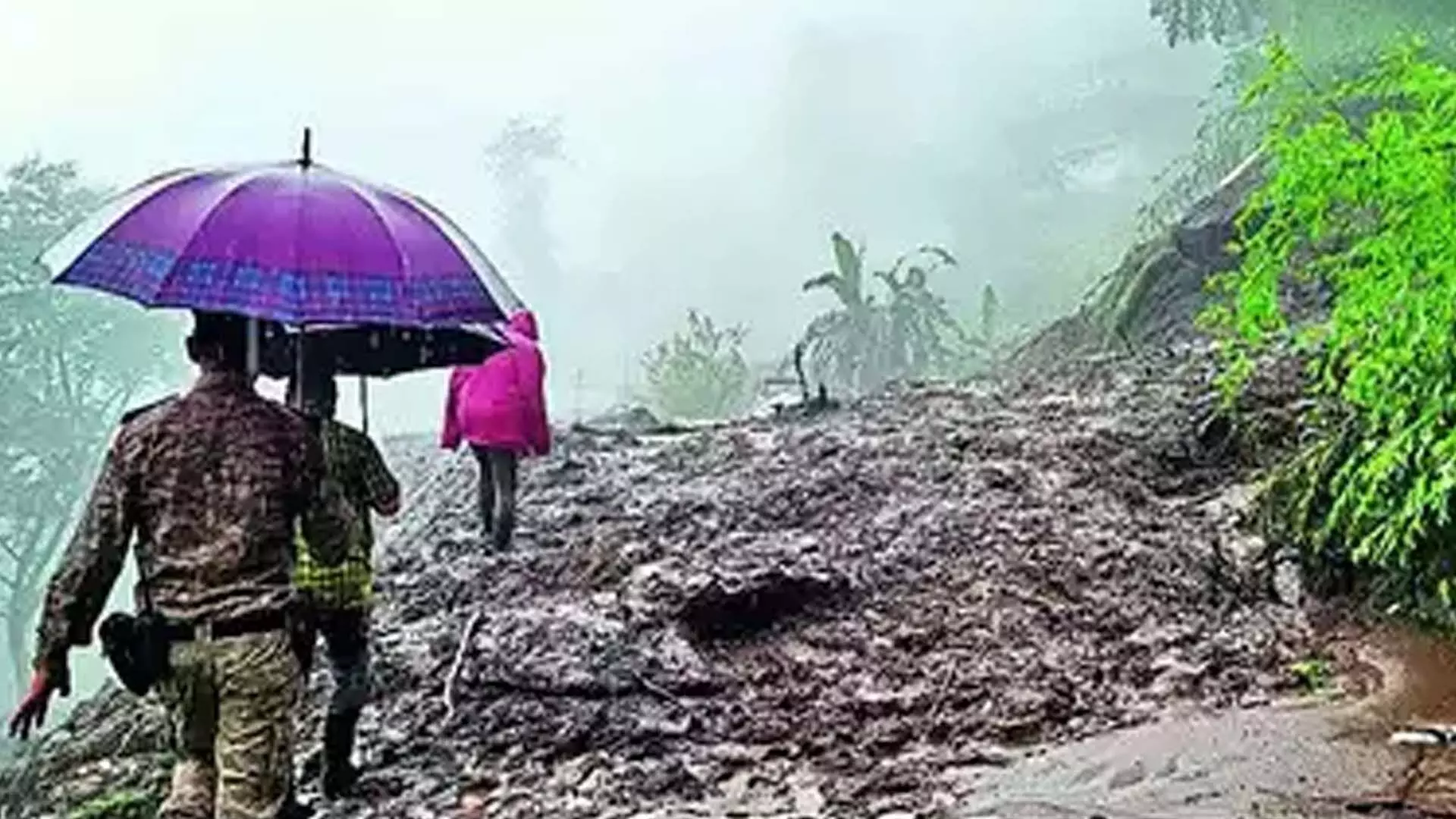 Kolkata News: खराब मौसम के कारण बचाव अभियान प्रभावित, 2,000 पर्यटक सिक्किम में फंसे