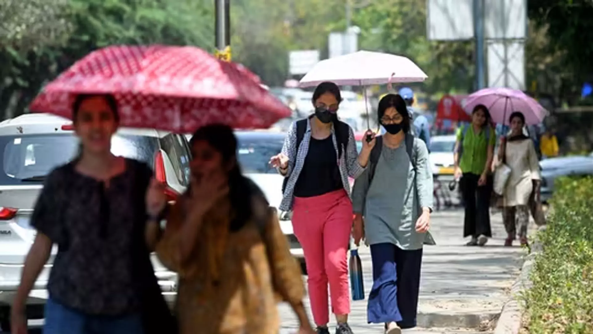 DEHLI:  दिल्ली में आज का तापमान  33.05 °C पर गर्म शुरुआत