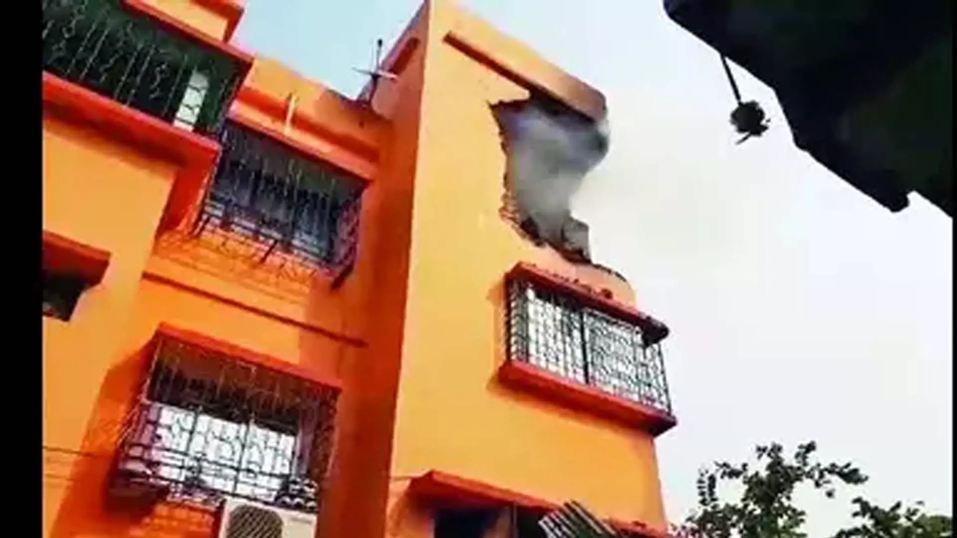 Kolkata News: महेशतला में सिलेंडर विस्फोट में 5 घायल, इमारत क्षतिग्रस्त हो गया