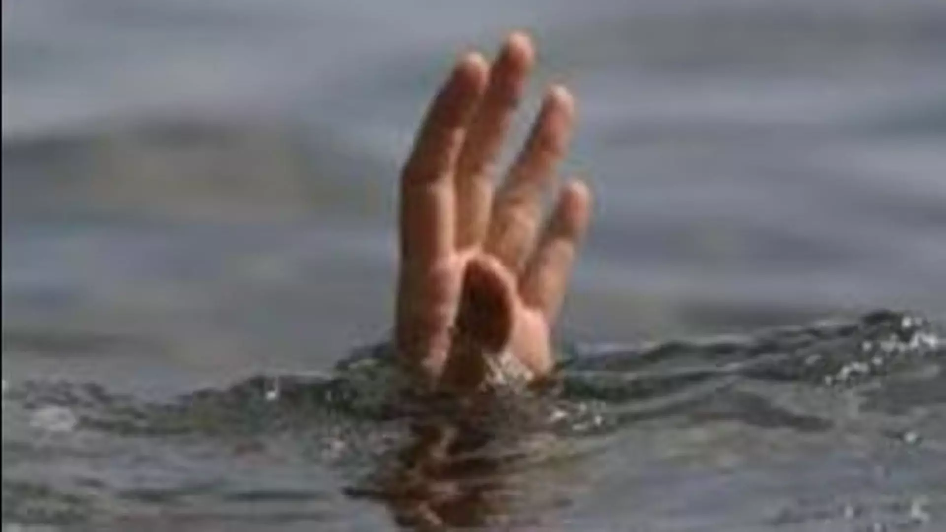 MUMBAI: महाराष्ट्र के छात्रों ने तैराकी निषेध अवधि के दौरान रूसी नदी में प्रवेश किया
