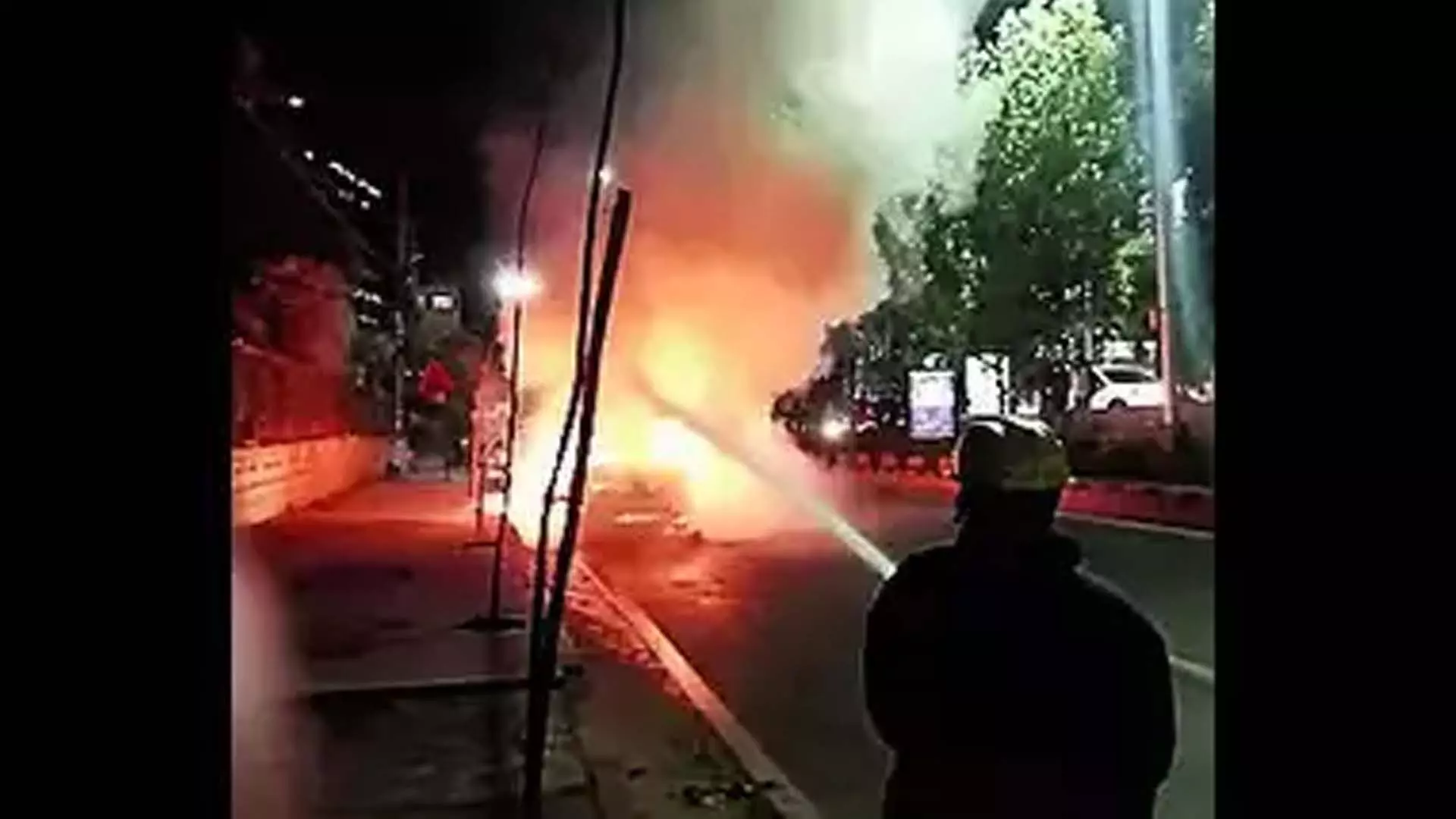 Hyderabad: हैदराबाद, नंदगिरी हिल्स में एक चलती कार में लगी आग