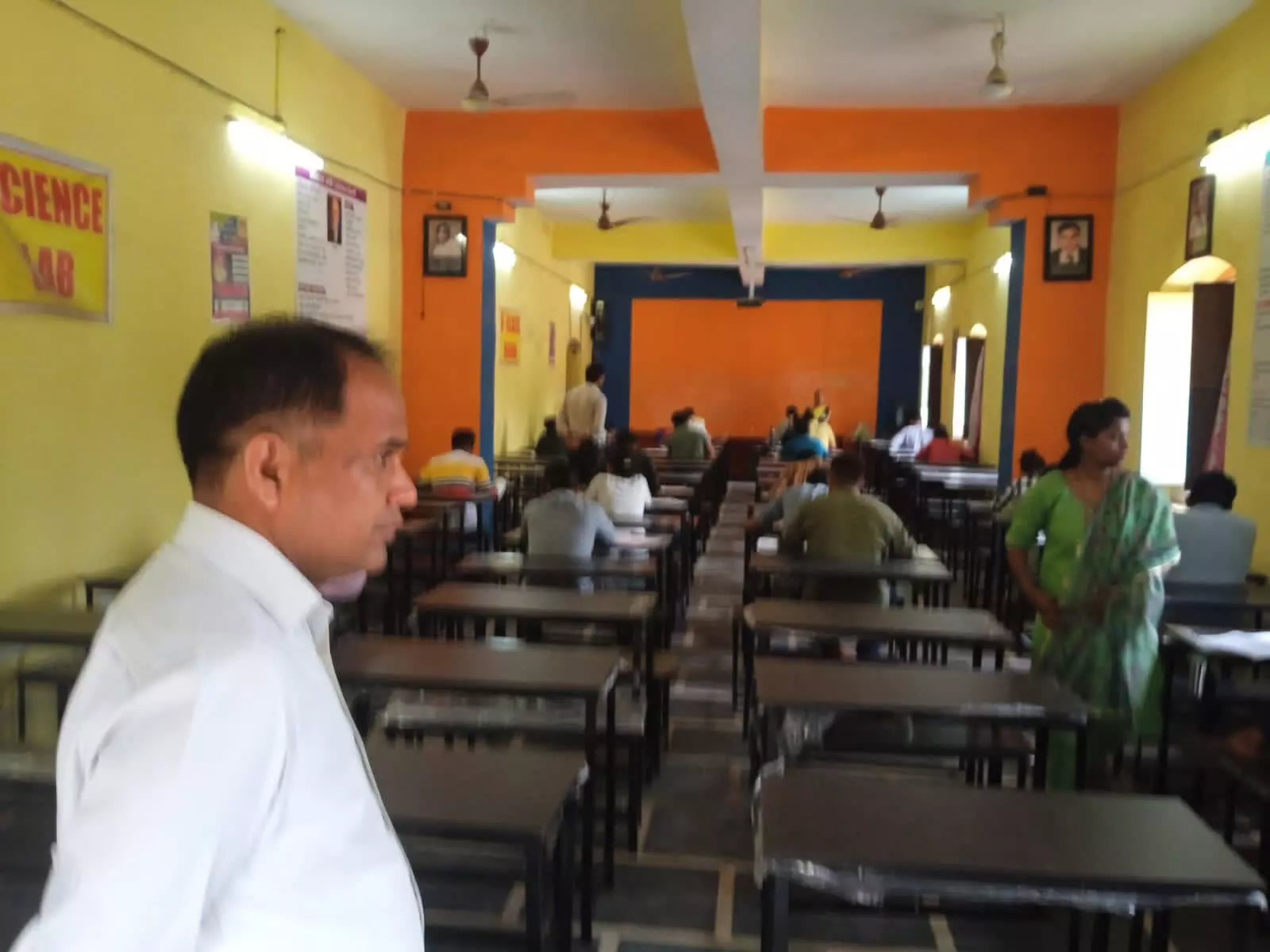 Raipur DM गौरव सिंह ने यूपीएससी परीक्षा के केंद्रों का किया निरीक्षण