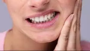 Toothache: दांत के दर्द से राहत पाने के लिए करें ये घरेलु उपाय