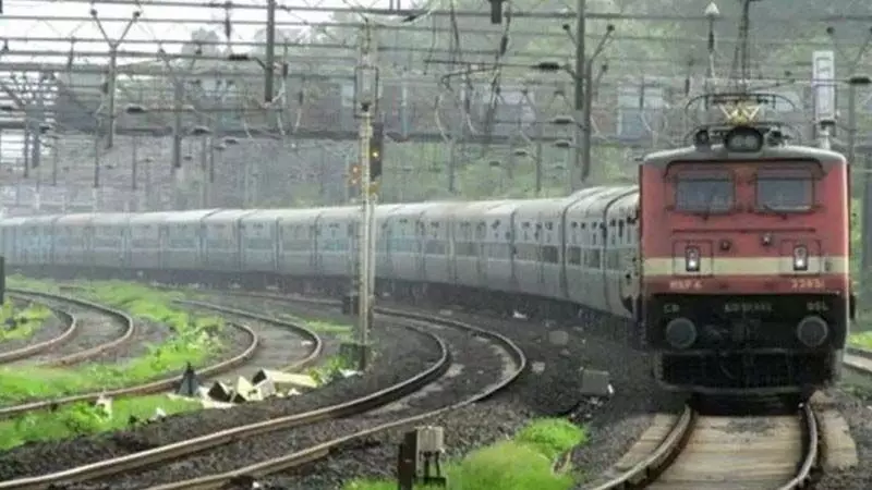 Rajasthan: ट्रेन की चपेट में आने से तीन की मौत