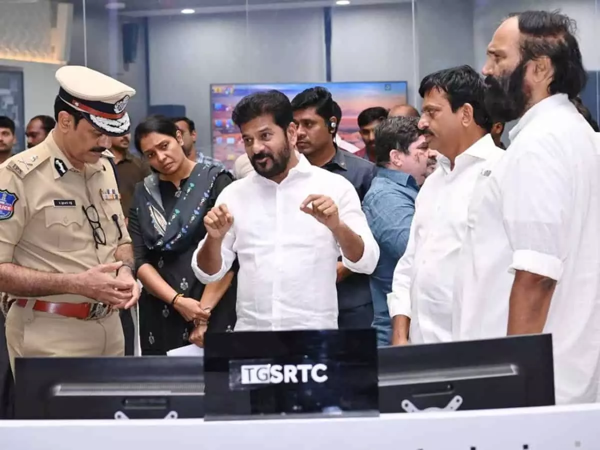 Hyderabad: रेवंत ने कमांड कंट्रोल सेंटर का दौरा किया, आपदा प्रबंधन की समीक्षा की