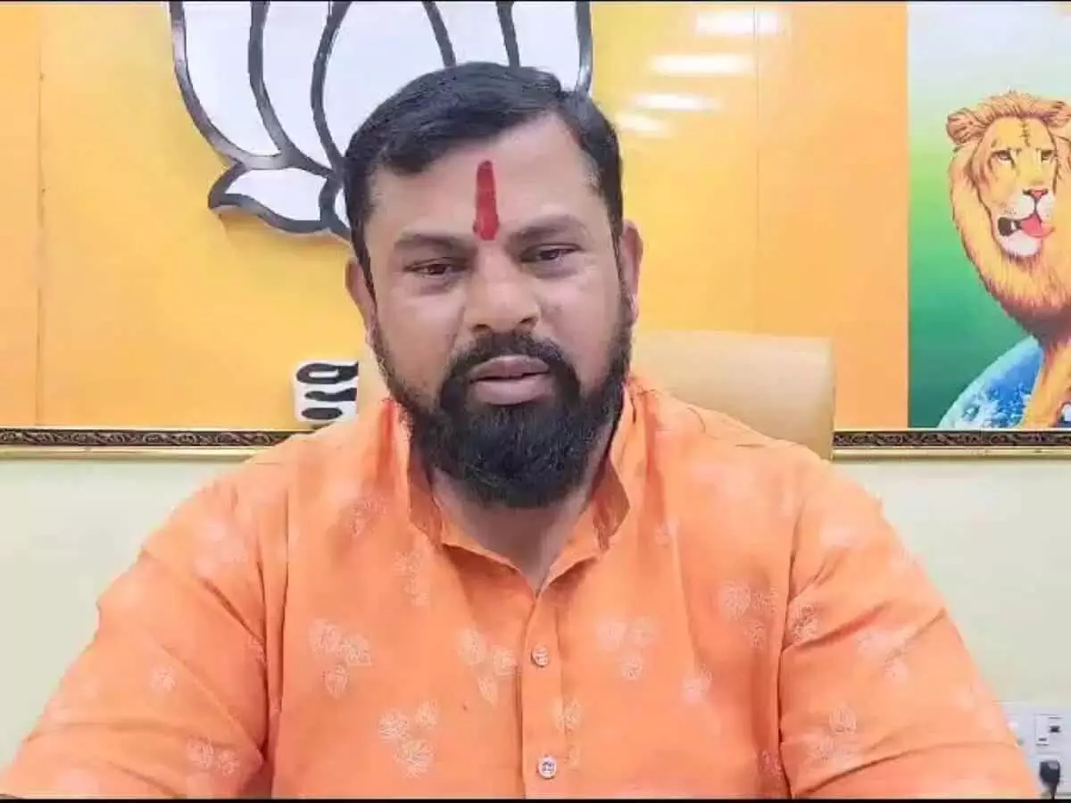 Hyderabad: BJP विधायक राजा सिंह को हैदराबाद हवाई अड्डे पर एहतियातन हिरासत में लिया गया