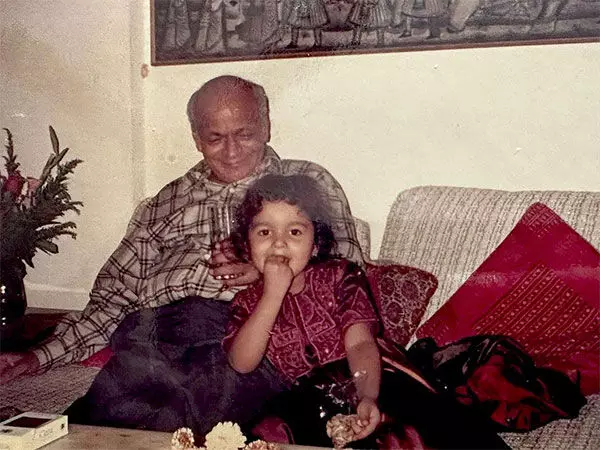 आलिया भट्ट ने अपने दिवंगत दादा के जन्मदिन पर उनके साथ पुरानी तस्वीरें शेयर कीं