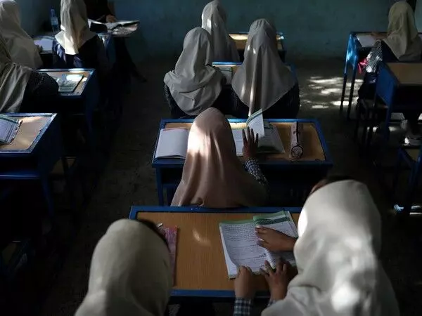 Amnesty International ने तालिबान से लड़कियों के लिए माध्यमिक विद्यालय फिर से खोलने का किया आग्रह
