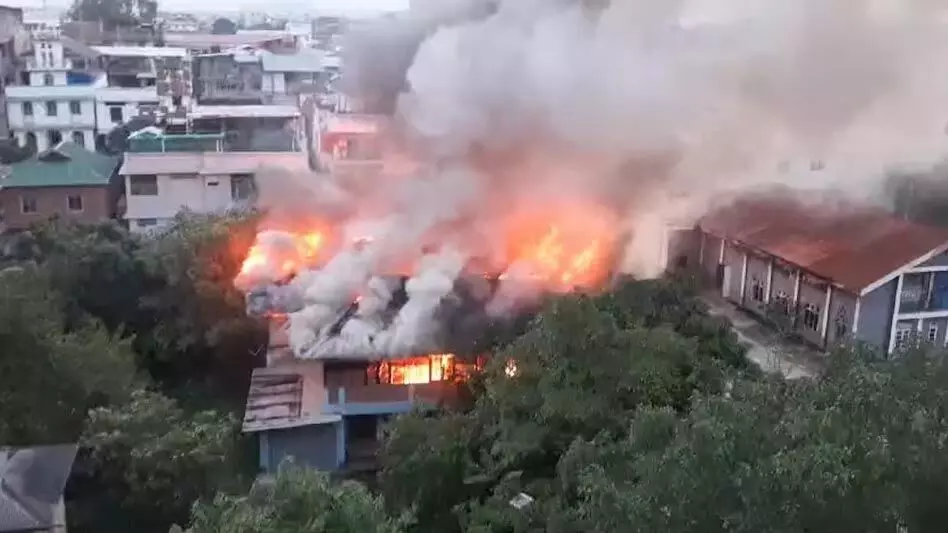 MANIPUR NEWS: मणिपुर के सीएम बीरेन सिंह के आवास के पास भीषण आग लग गई