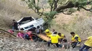 Tragic accident in Pauri: पौड़ी में दर्दनाक हादसा खाई में कार गिरने से हुई मौत