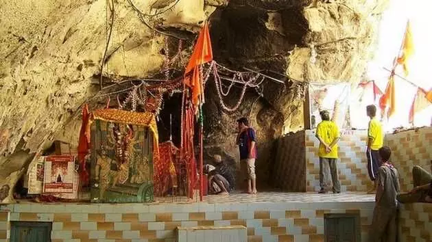 Maa Durga Temple : पाकिस्तान में भी मौजूद हैं मां दुर्गा के बेहद चमत्कारी मंदिर
