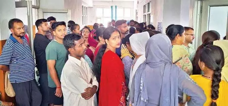 Paonta Sahib का पारा 42 पार, अस्पतालों में लगी कतारें