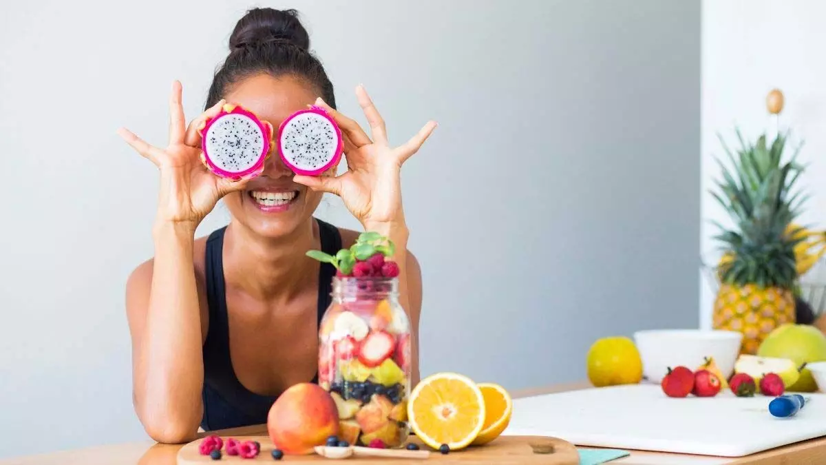 ruits in your diet: बेहतर दृष्टि और आंखों के स्वास्थ्य  करें आहार में ये 5 फल शामिल