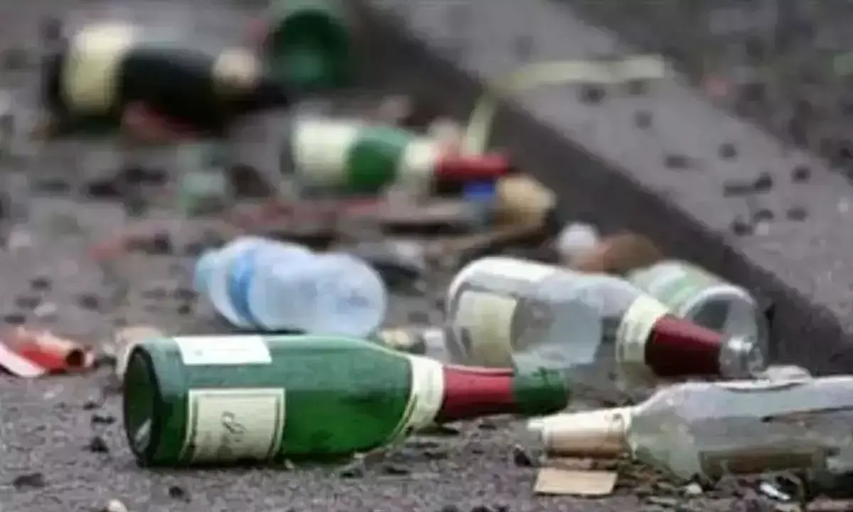 Telangana: 10,000 लीटर गैर-शुल्क भुगतान वाली शराब नष्ट की गई