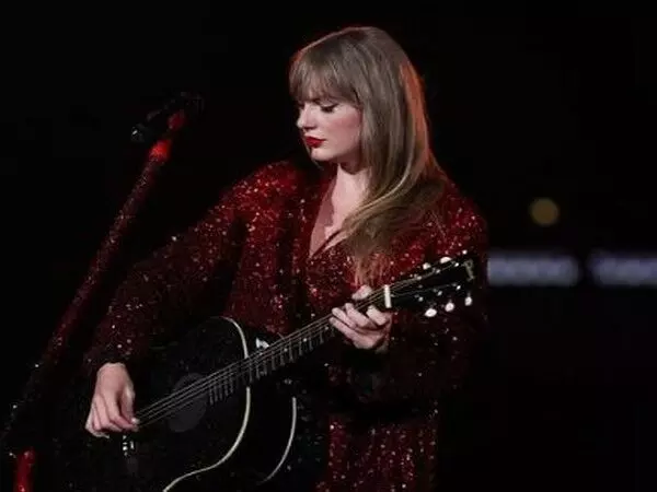 Taylor Swift ने एरास टूर के अंतिम शो में लिवरपूल के प्रशंसकों को भावपूर्ण विदाई दी