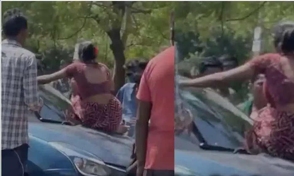 Gujarat: पत्नी गुस्से में बोनट पर बैठी, पति ने चला दिया कार