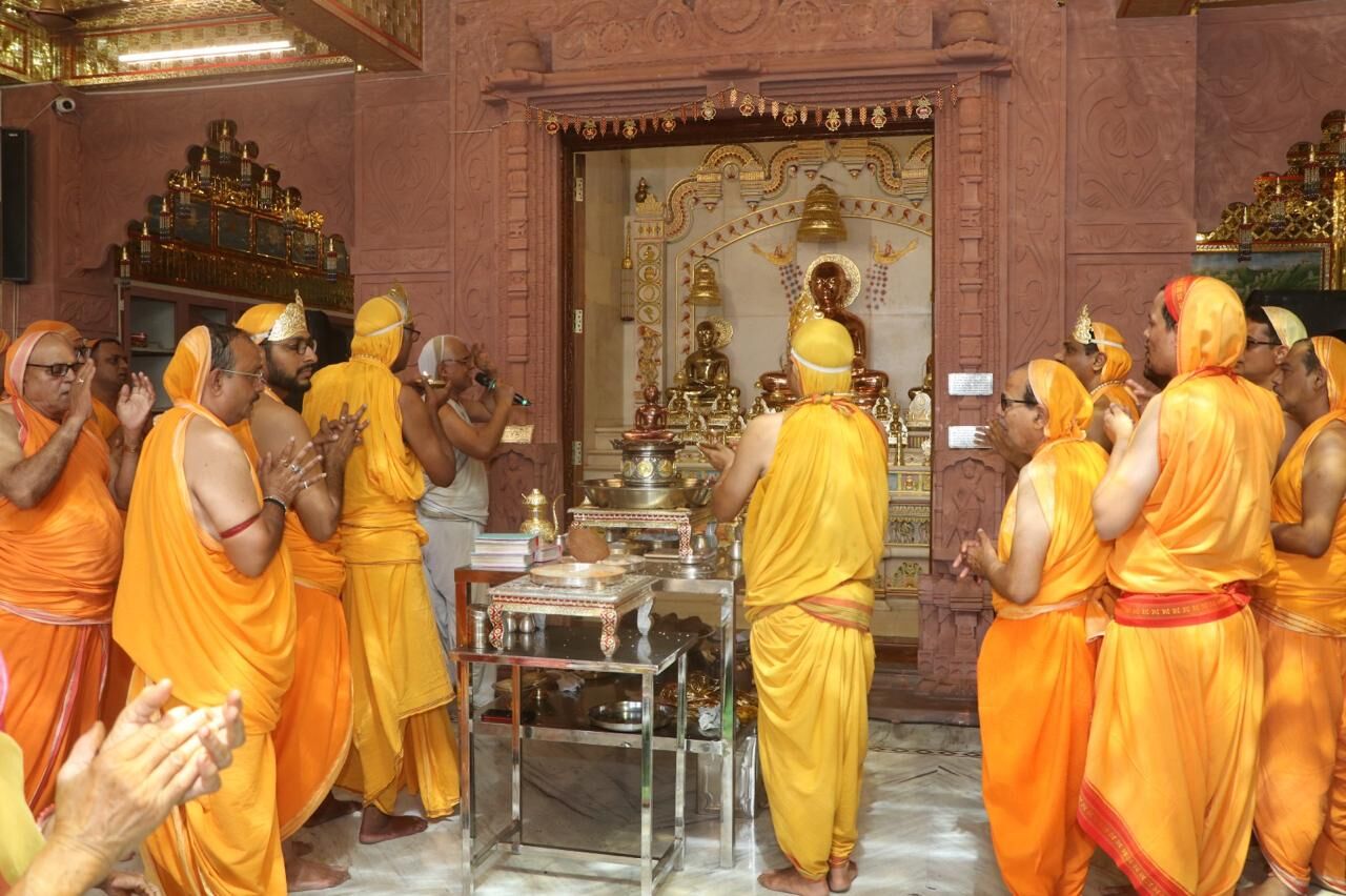 Digambar Jain Temple D.D.Nagar में संत भवन निर्माण हेतु वासुपुज्य विधान का किया गया आयोजन