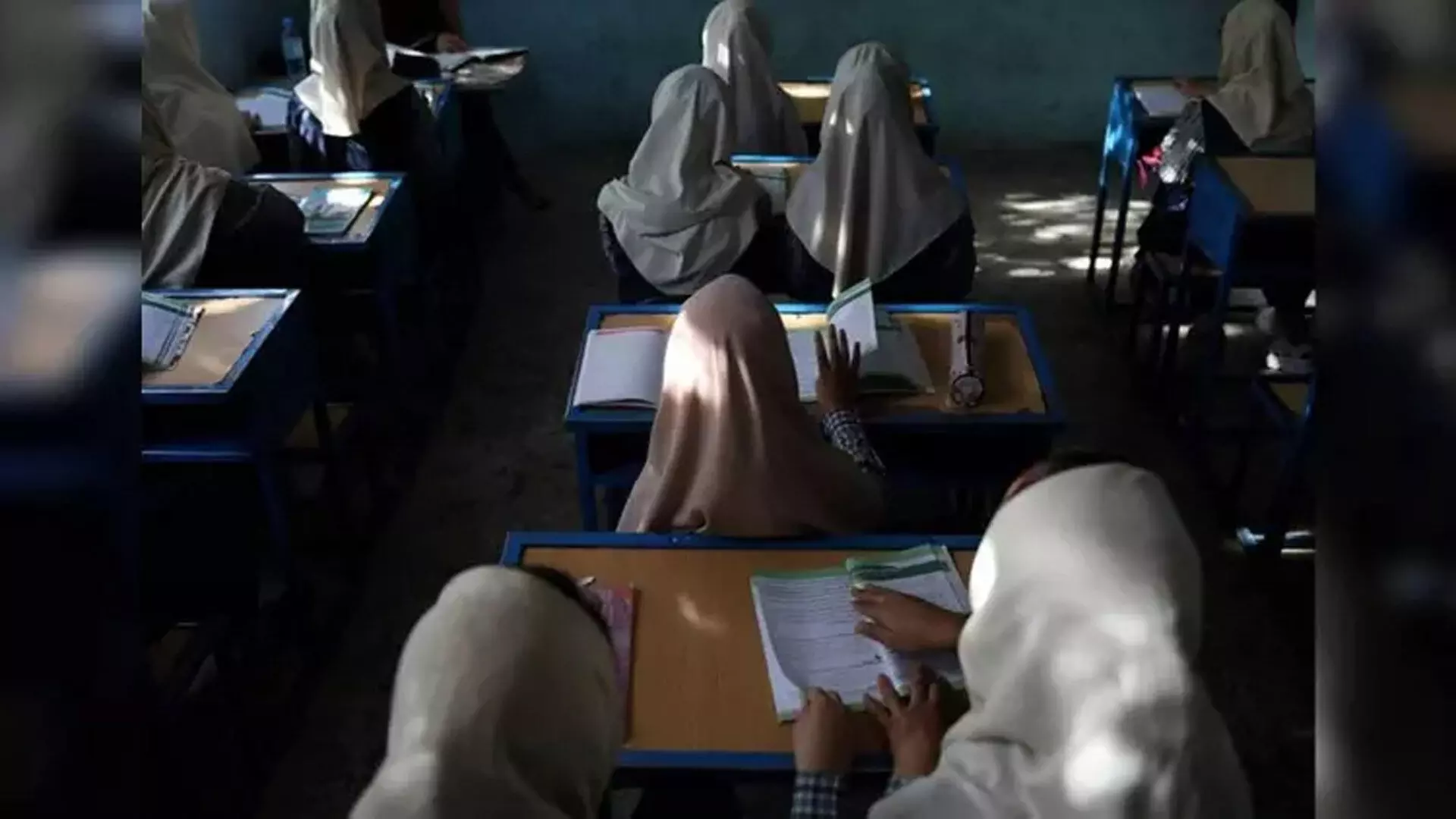 Amnesty International ने तालिबान से लड़कियों के लिए माध्यमिक विद्यालय फिर से खोलने का आग्रह किया