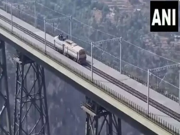 New Delhi: संगलदान-रियासी ट्रेन का पहला ट्रायल रन पूरा, दुनिया के सबसे ऊंचे चिनाब पुल को पार किया