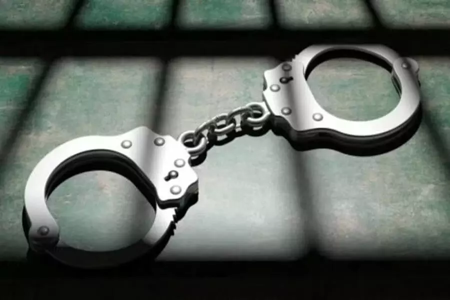 Noida में थूक से दूषित जूस बेचने के आरोप में दो लोग गिरफ्तार