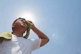 Heat Stroke: जानिए कैसे हीट स्ट्रोक से वजह से बढ़ सकता है हार्ट अटैक