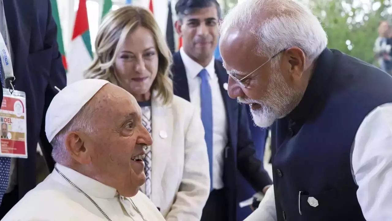 BIG BREAKING: पोप फ्रांसिस और पीएम मोदी की मुलाकात, कांग्रेस ने उड़ाया था मजाक, भारी पड़ा