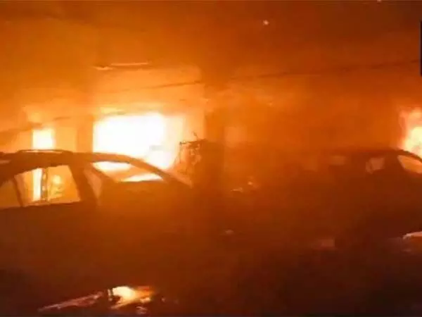 UP : कानपुर कार वर्कशॉप में लगी लग गई, कई कारें जलकर खाक