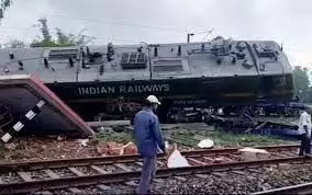 Kanchenjunga Express: कंचनजंगा एक्सप्रेस को मालगाड़ी ने मारी टक्कर