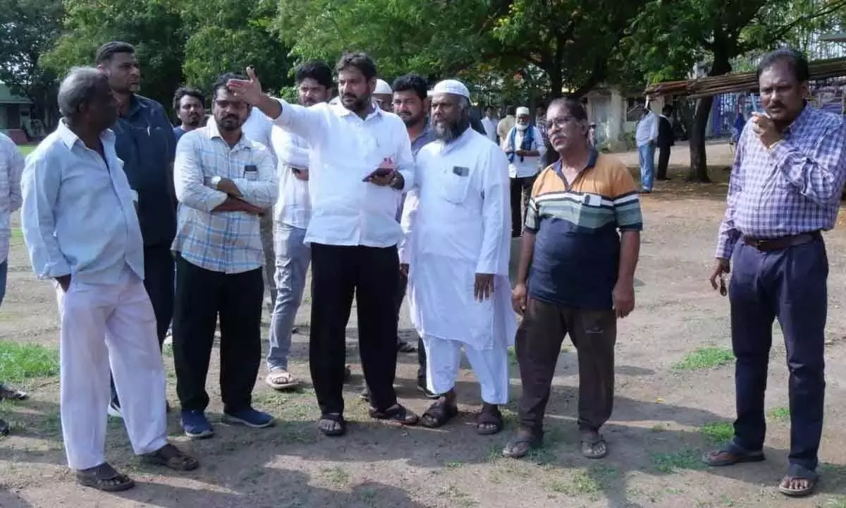 Andhra Pradesh News: विधायक मोहम्मद नसीर ने ईदगाहों पर व्यवस्थाओं का लिया जायजा